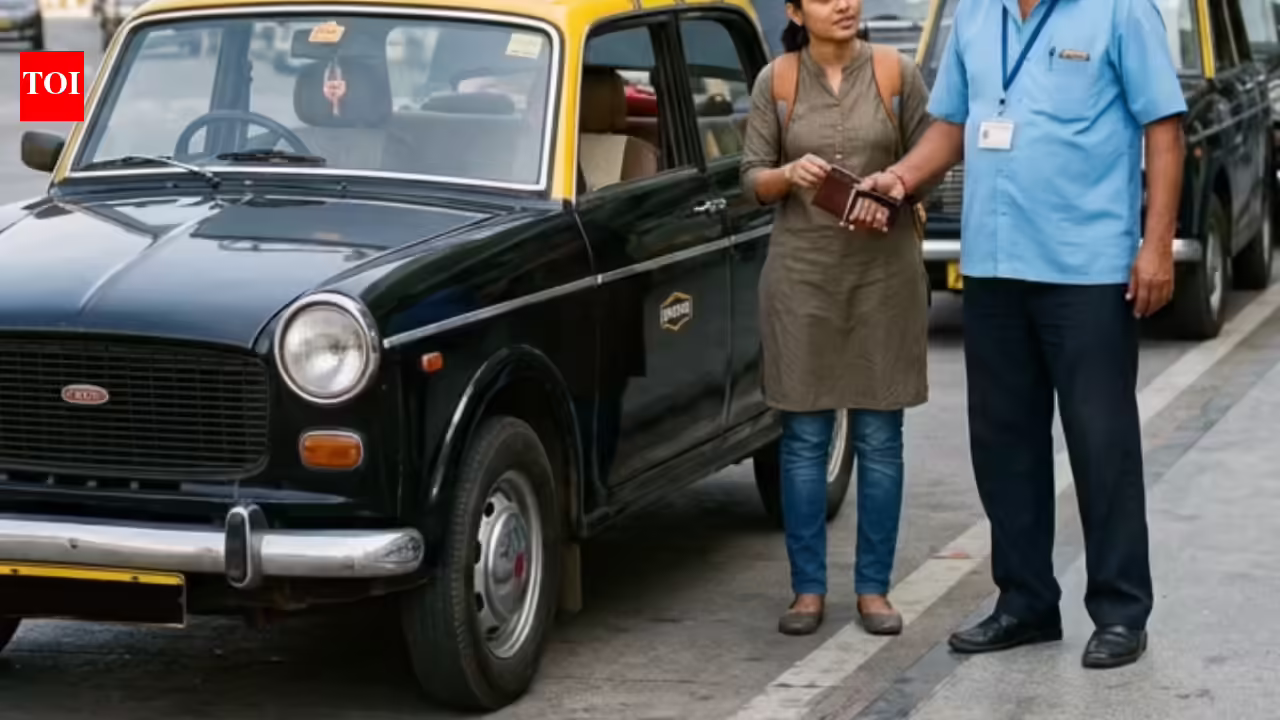 Cabbie threatens undercover police outside Mumbai airport, arrested and booked for extortion | Mumbai News