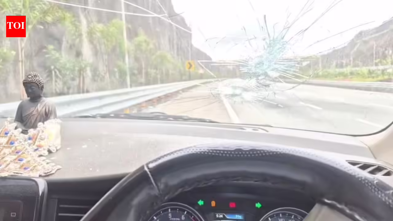Two boulders fall on car on Mumbai-Pune Expressway’s connecting link | Mumbai News