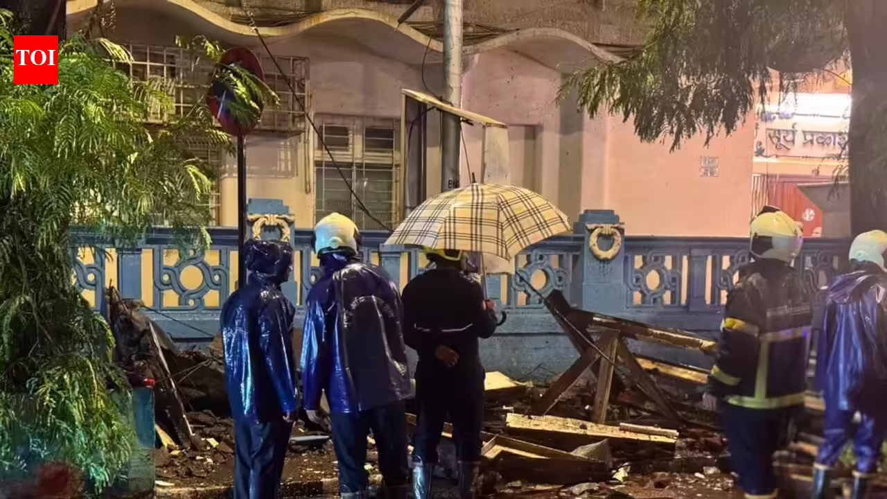 Pedestrian dies after balcony of Mhada cessed building collapses at Walkeshwar | Mumbai News