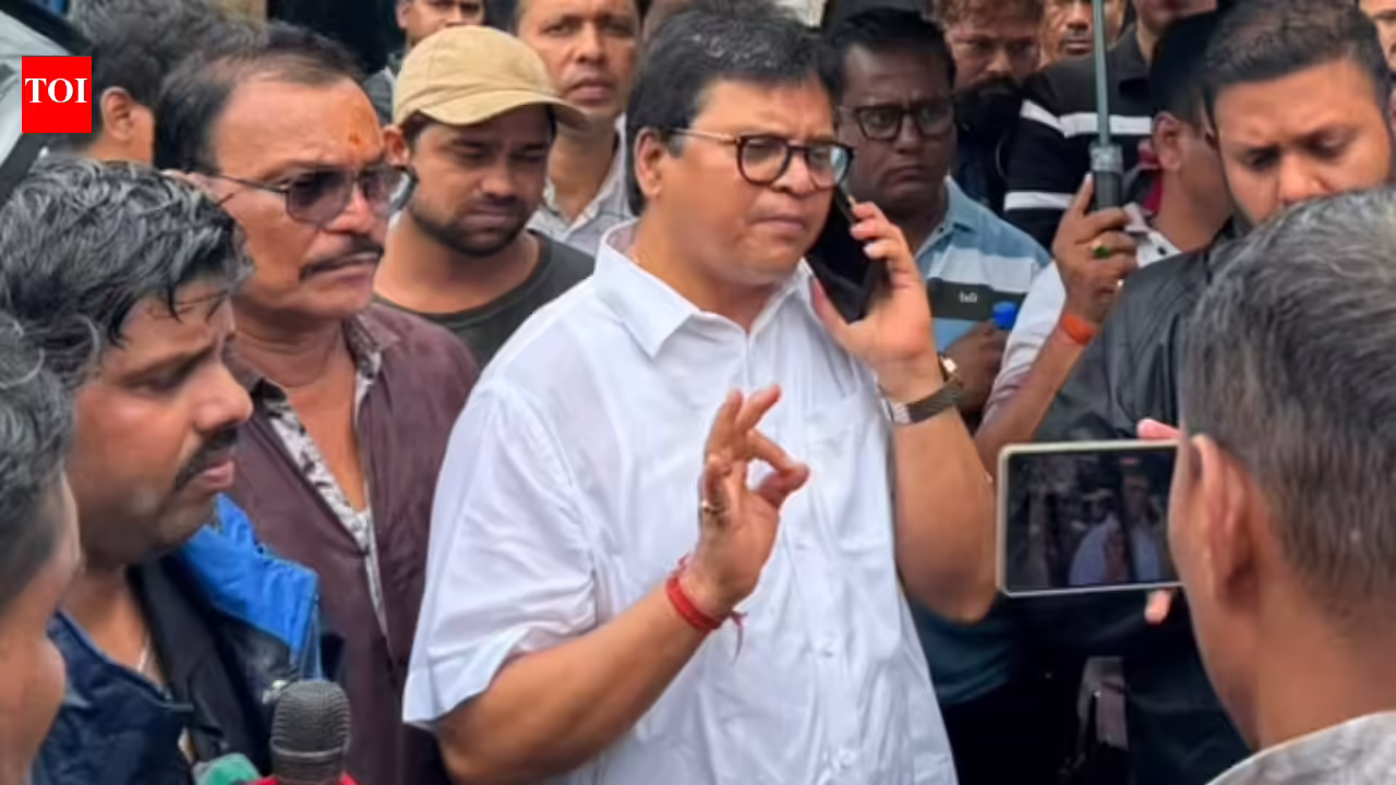 Mumbai’s deputy mayor calls for municipal commissioner’s resignation; safety measures questioned after man dies in manhole | Mumbai News