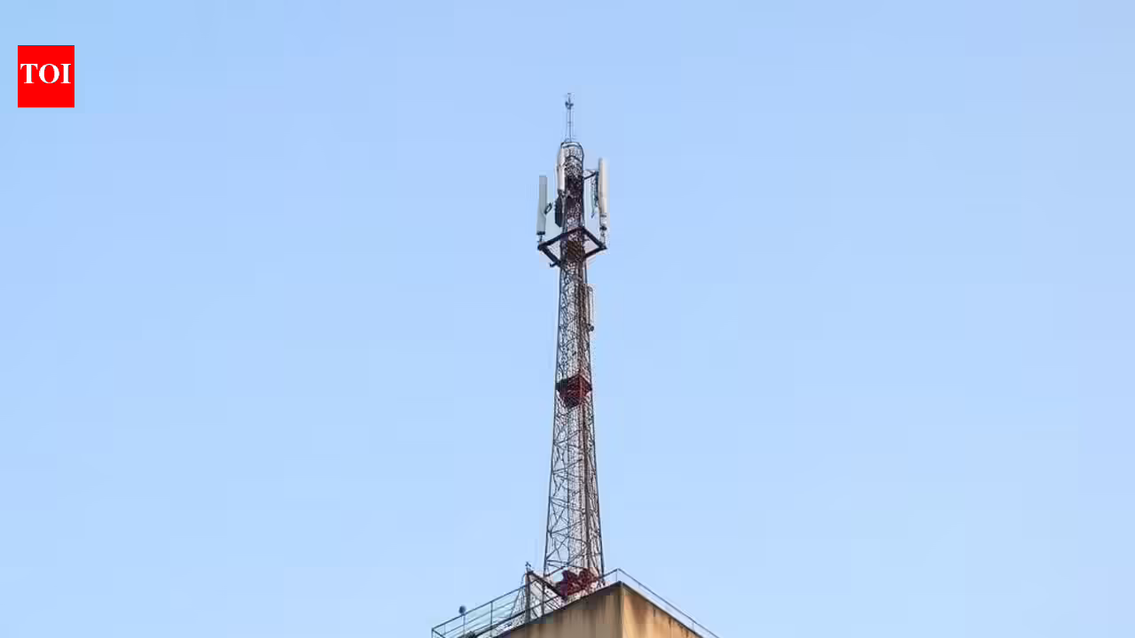 Mobile tower goes missing from Borivli building, FIR registered | Mumbai News
