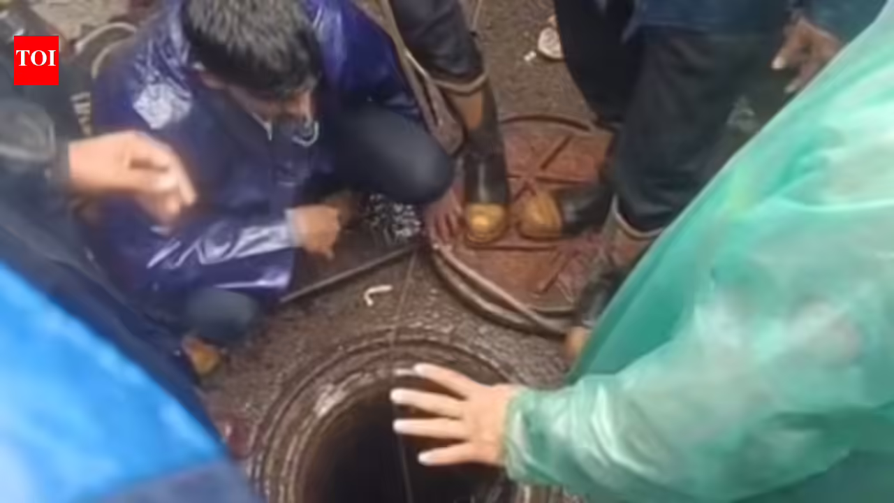 Man on phone falls into open manhole on Mumbai busy road during heavy rain, dies; 4 officials benched | Mumbai News