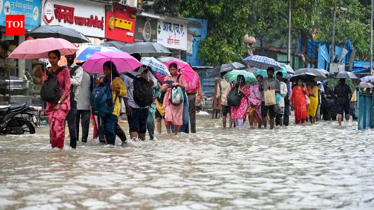 IMD sounds season’s first ‘red’ alert for weekend across Mumbai Metropolitan Region | Mumbai News