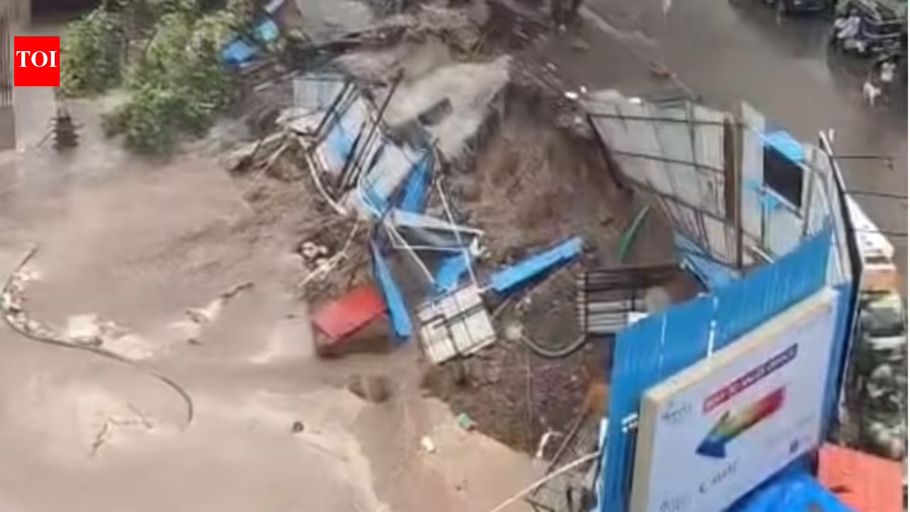 Mumbai rains trigger major road cave-in in Bhandup; vehicle falls into excavation pit, trees collapse | Mumbai News