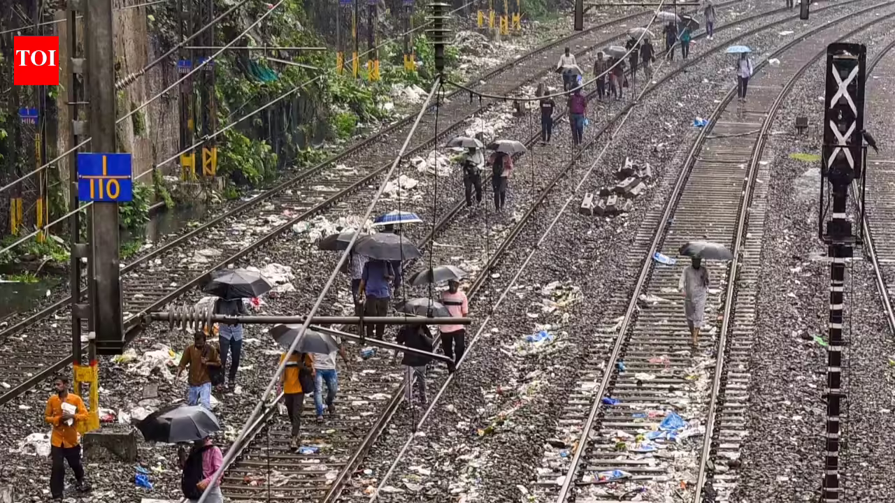 Landslide in Karjat-Lonavala Ghat disrupts Mumbai-Pune rail traffic; 16 trains cancelled, 9 diverted | Mumbai News