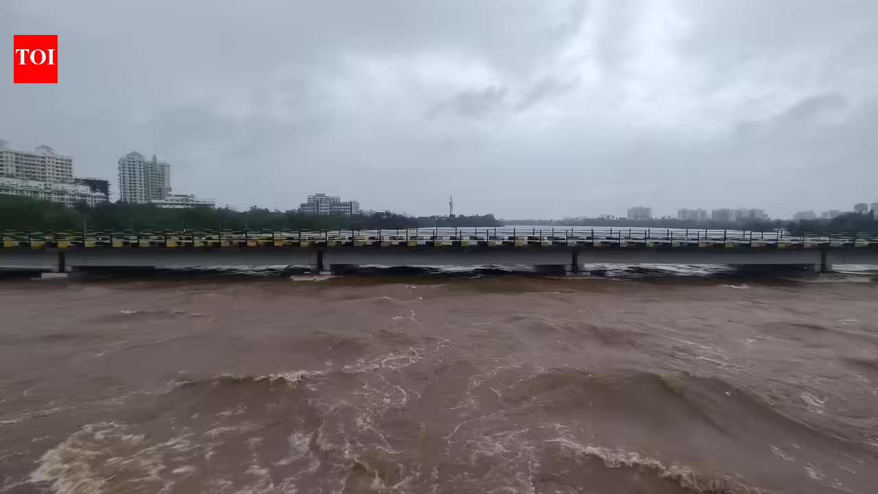 Ulhas river crosses danger level, 250 evacuated in Badlapur | Mumbai News