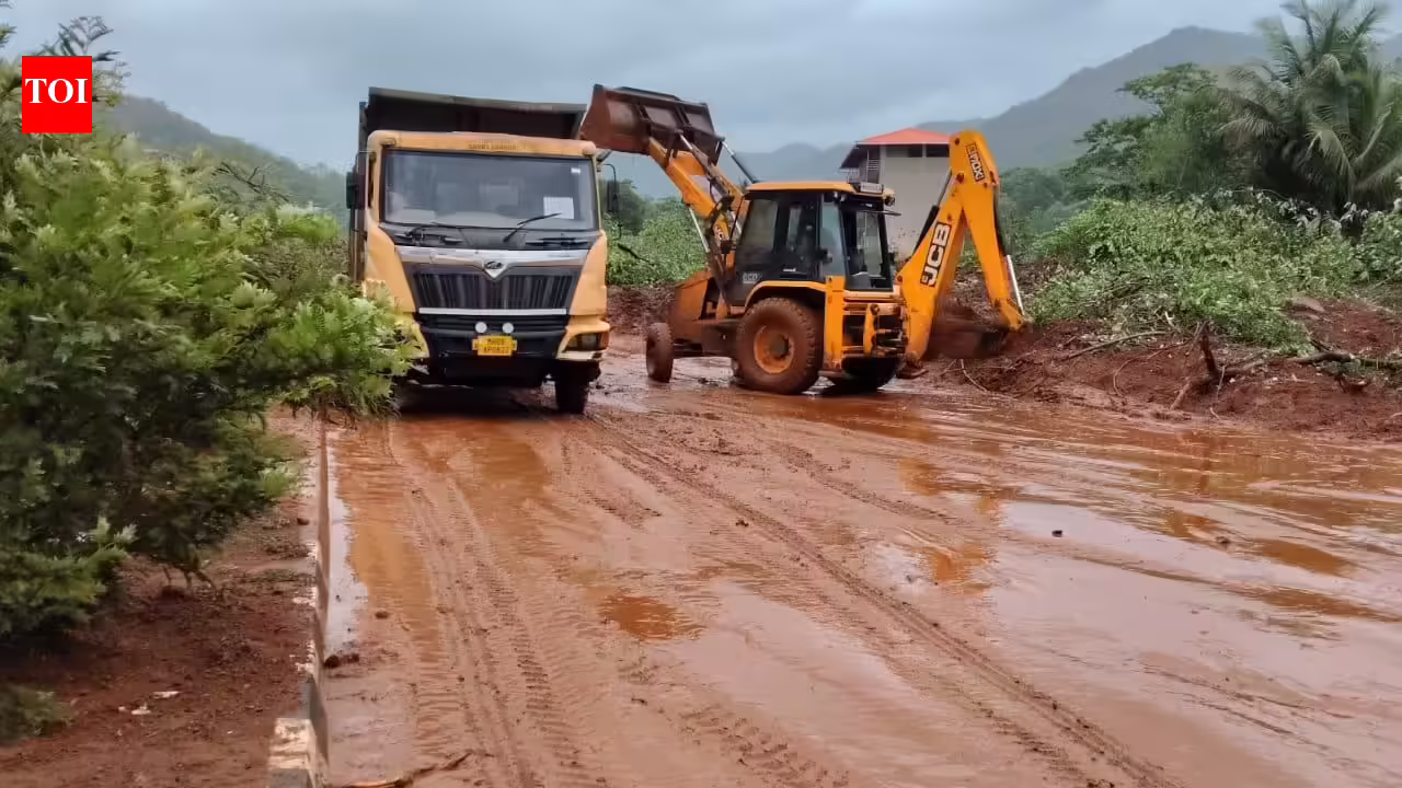 Debris removal continues on Goa highway’s Mumbai corridor at Kashedi Ghat; normal traffic on remaining section | Mumbai News