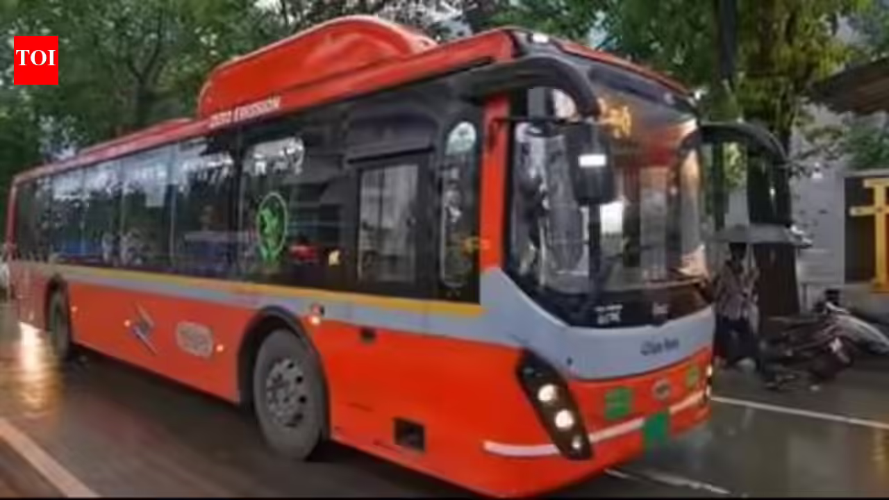 2 injured after BEST bus hits auto at Goregaon | Mumbai News