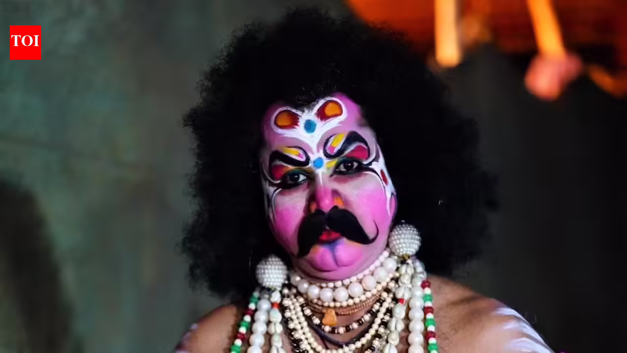 Maharashtra government to double grant for Dashavatar folk artists to Rs 4.4 crore, simplify registration process | Mumbai News