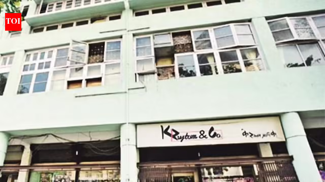 Rats & flies at Mumbai’s iconic ice cream shop, food licence suspended | Mumbai News