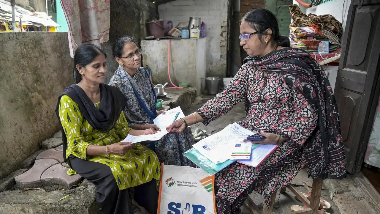 Around 15% SIR forms distributed in Mumbai in 10 days; Election Commission of India apprised of monsoon fury | Mumbai News