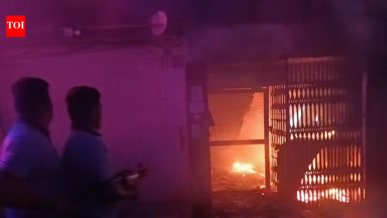21 residents including 4 children injured in fire at residential building in Bhayandar East | Mumbai News