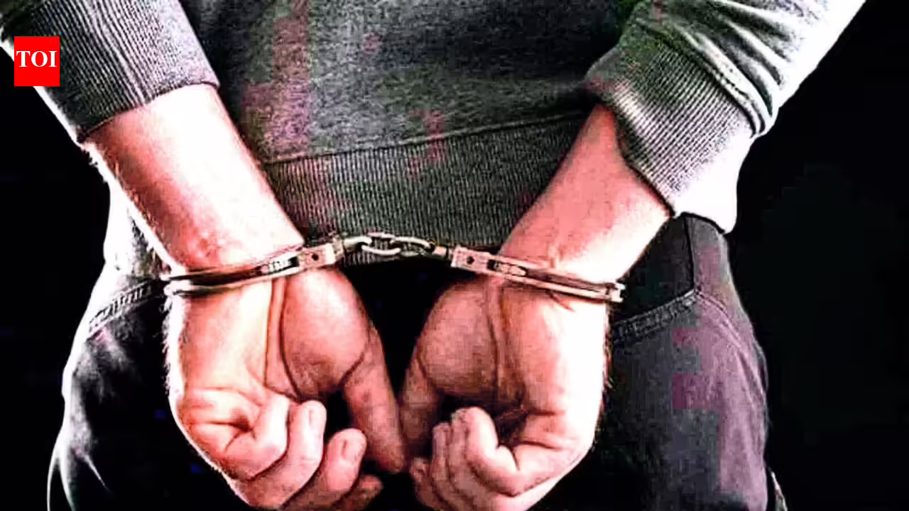 Man held for assaulting video on Dadar railway tracks after viral video | Mumbai News