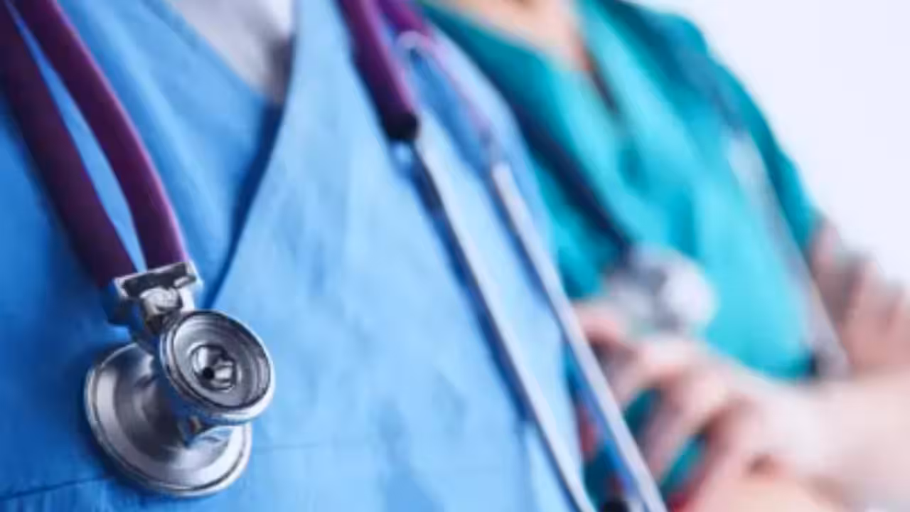 Mumbai Crime Branch arrests man for impersonating doctor for 28 years | Mumbai News