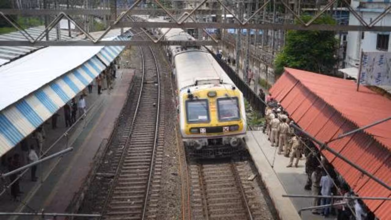 Marathi language row in Mumbai local train with ticket checker sparks fresh debate | Mumbai News