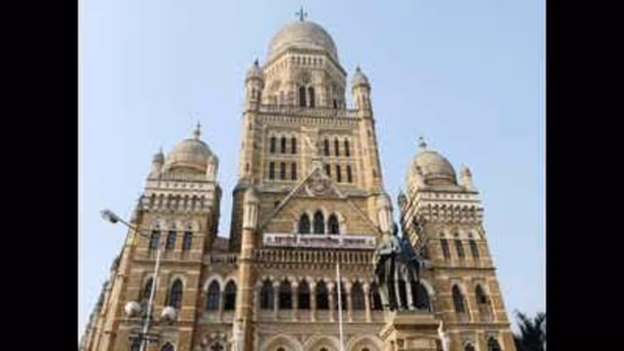 BMC asks Taj Mahal Palace to pay ₹27 crore for road, footpath occupation around hotel | Mumbai News