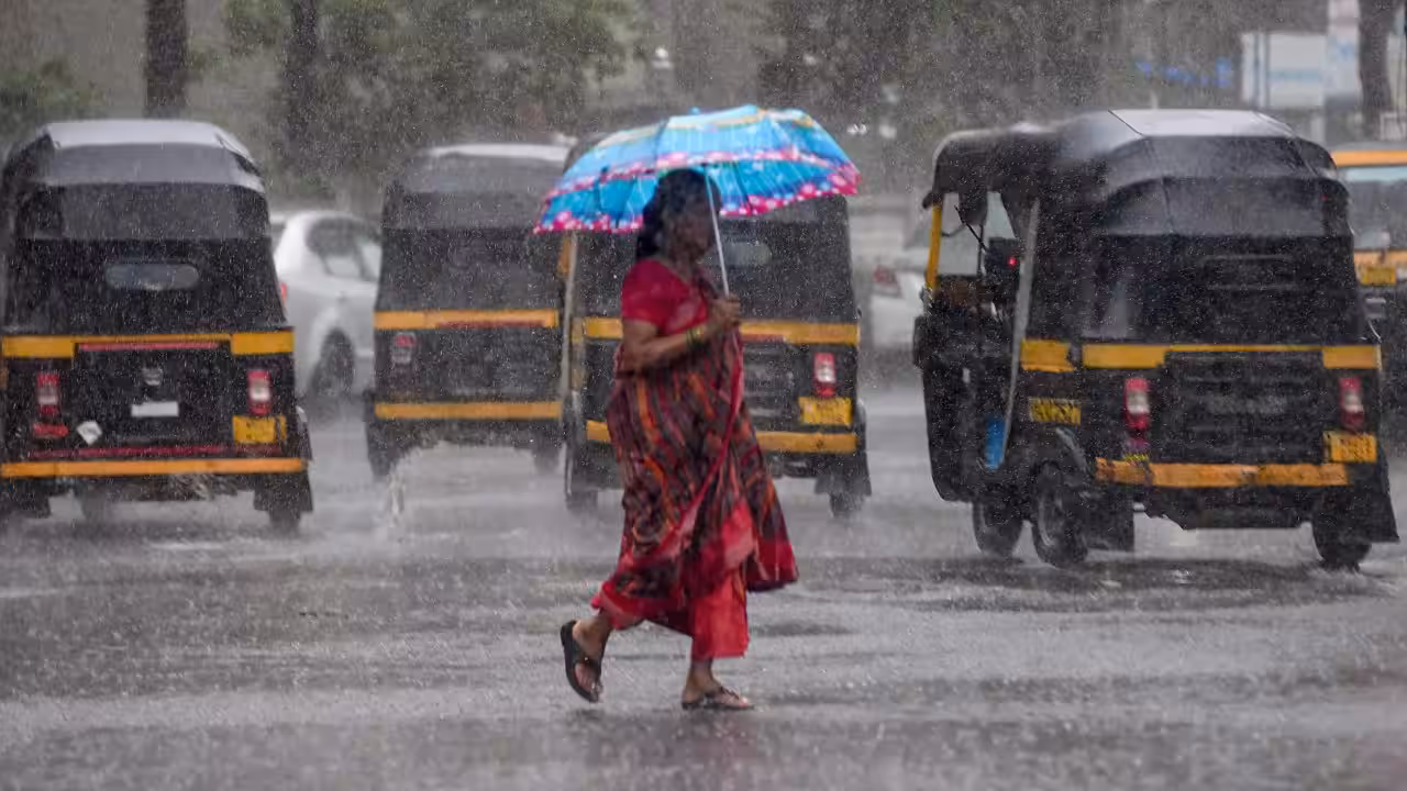 Mumbai weather: IMD issues Yellow alert as rains return | Mumbai News