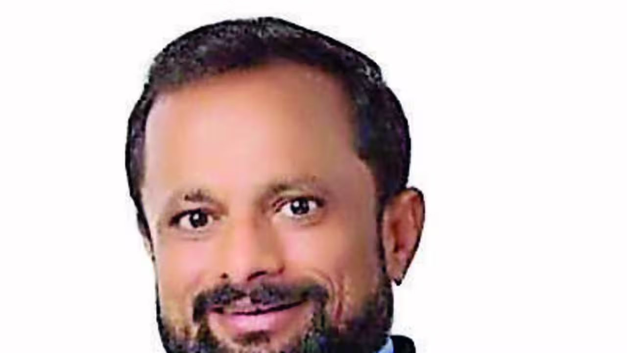Thane MP seeks action against railway canteen over alleged hygiene violations | Mumbai News