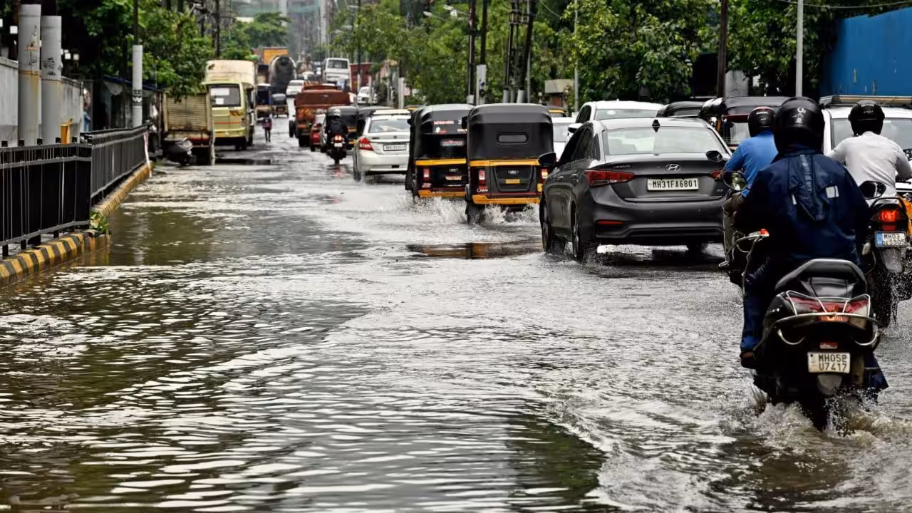 IMD issues orange alert as monsoon revives over Mumbai, MMR | Mumbai News