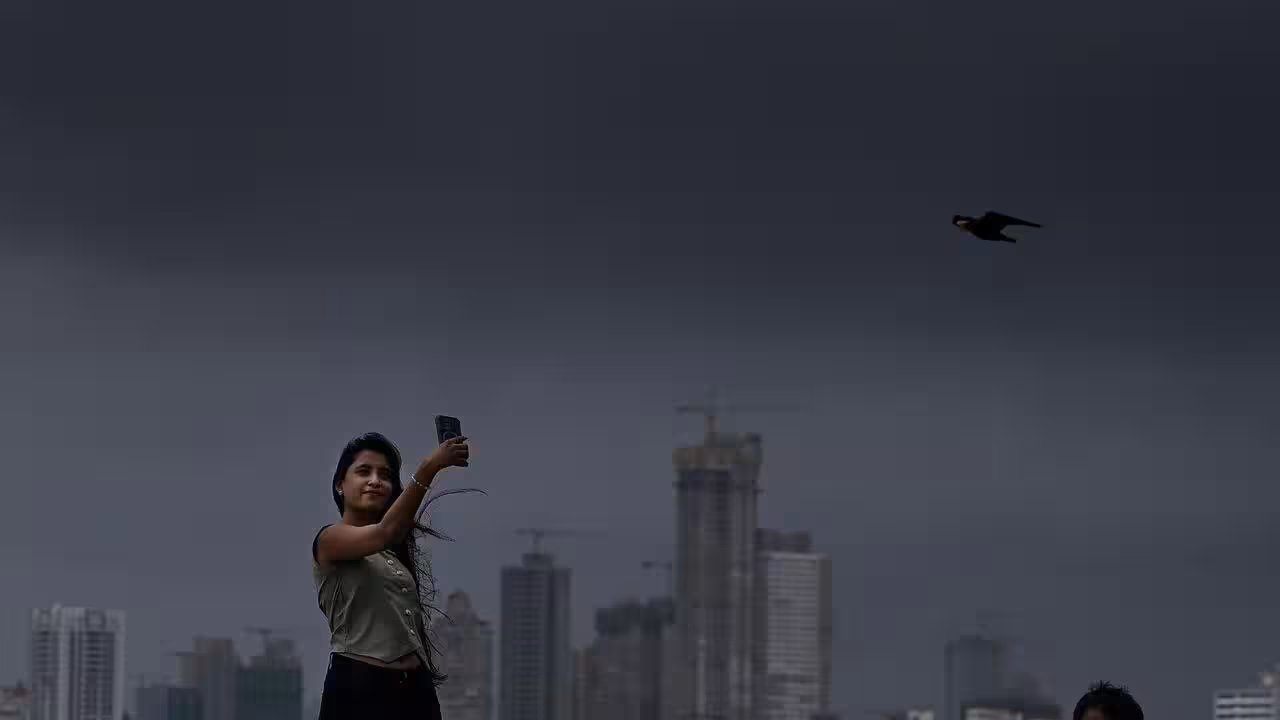Orange alert as monsoon revives over Mumbai, MMR | Mumbai News