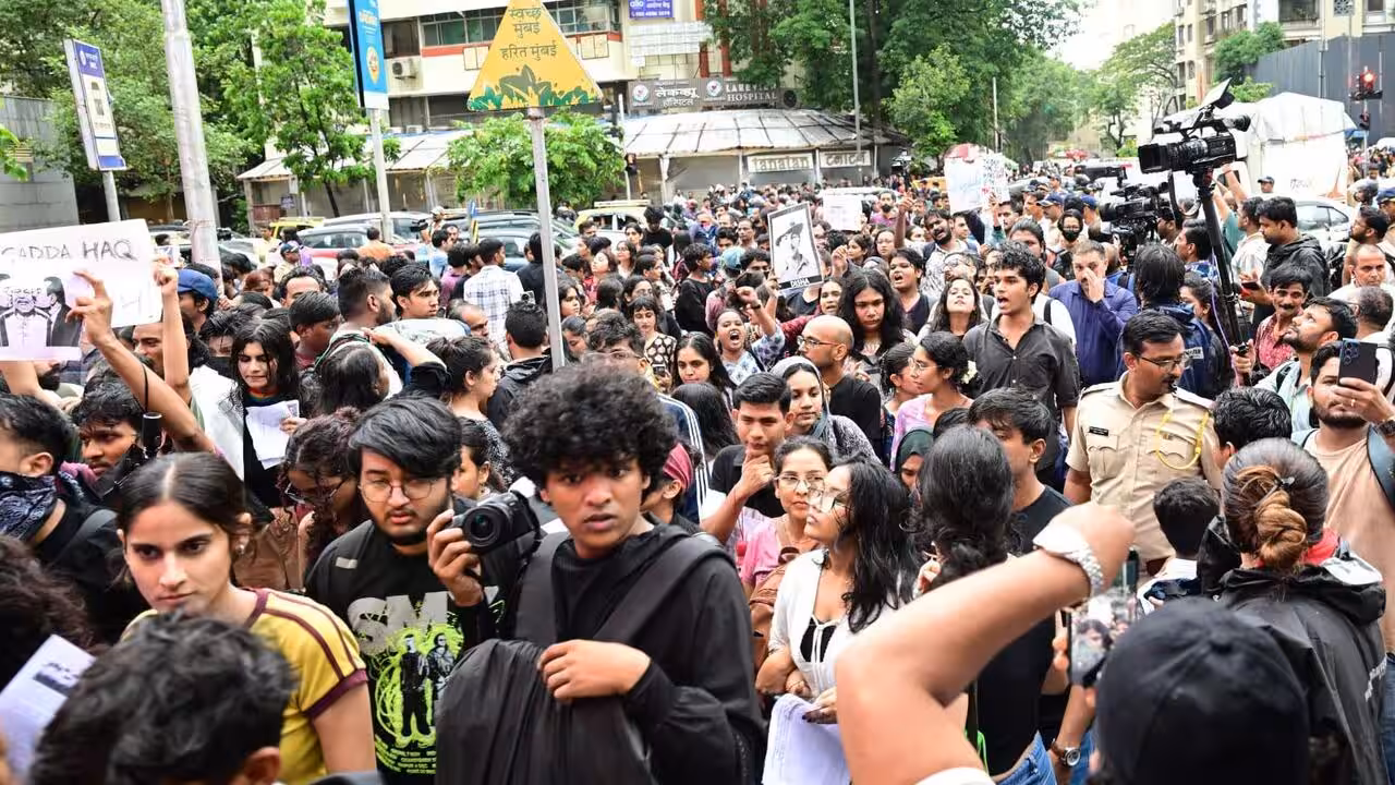Protesters in Mumbai remain unfazed despite crackdown by police | Mumbai News
