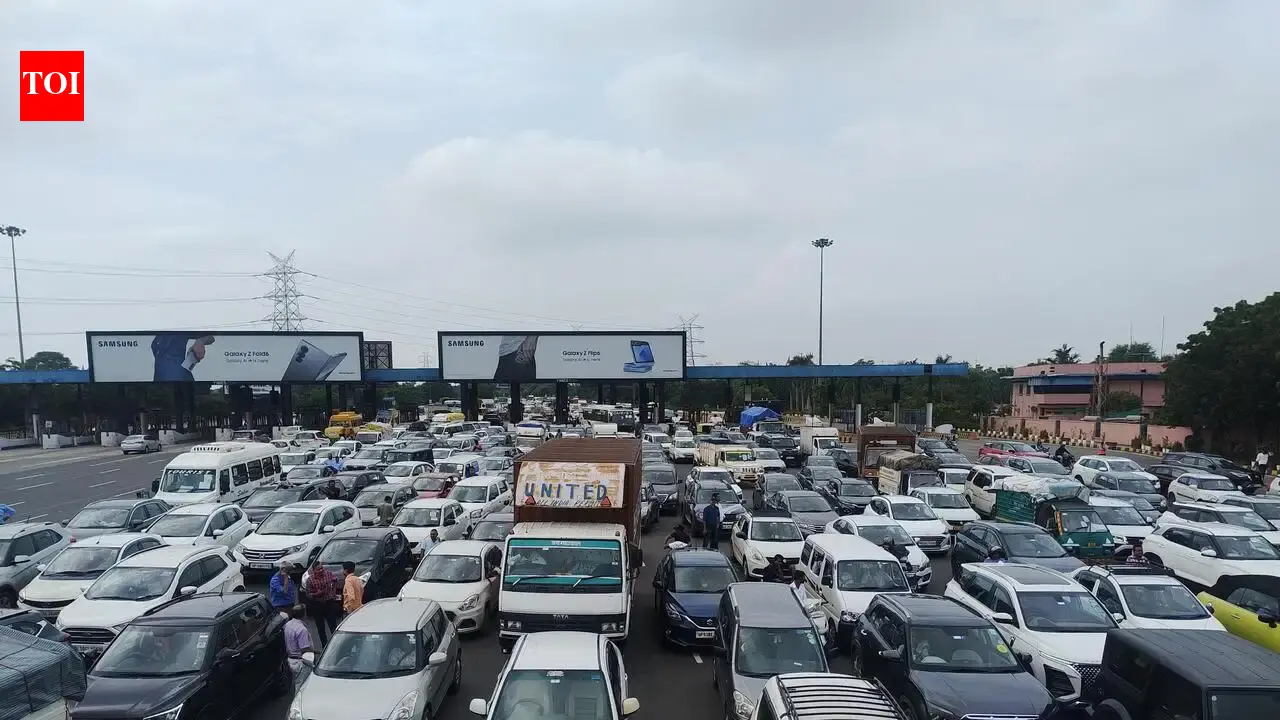 8,839 Vehicles Penalised Near ST Bus Stations in 20 Days, Rs 1.65 Crore Fine Collected | Mumbai News