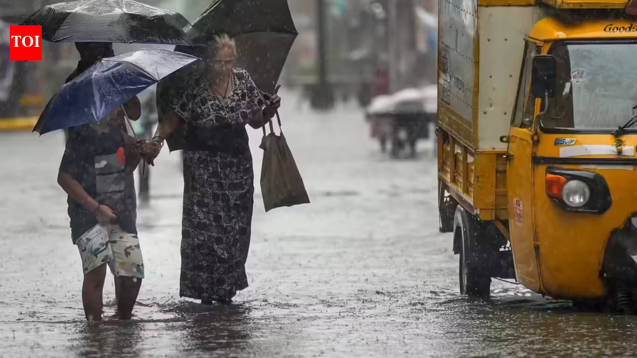 Orange alert stays in Mumbai, lake stocks jump to 70% as Modak Sagar overflows | Mumbai News