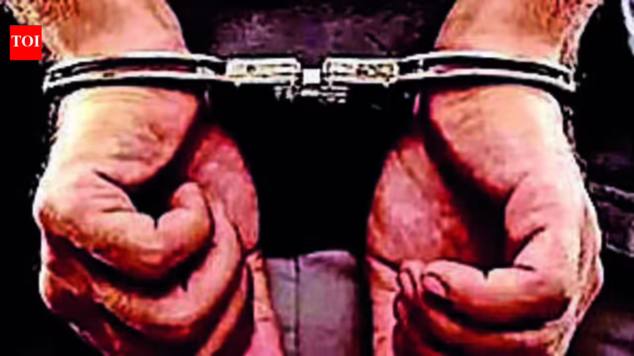 Police detain driver after car collision injures three in Mumbai | Mumbai News