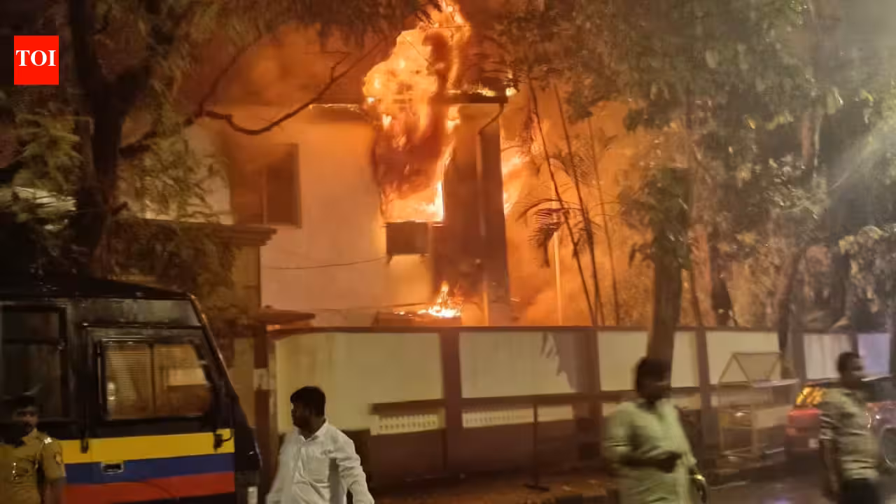 Fire breaks out at Byculla police station building in Mumbai | Mumbai News