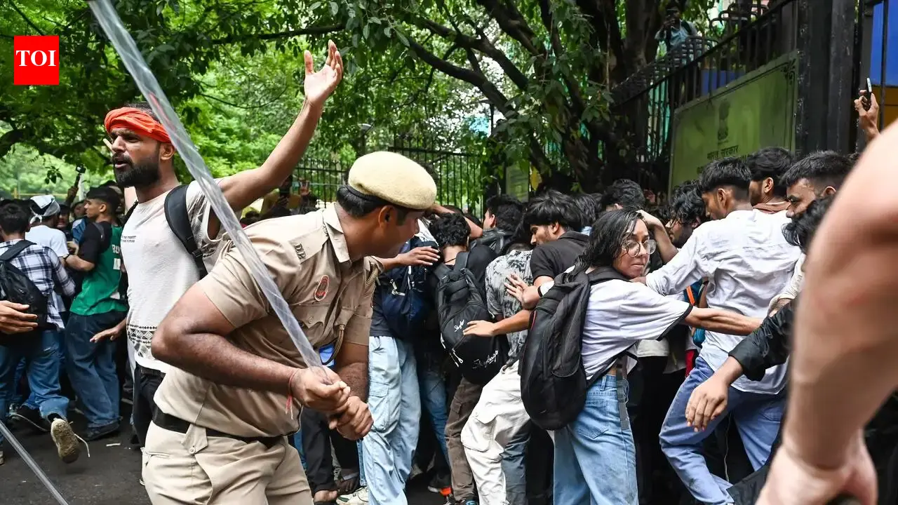 Civil society groups in Mumbai slam ‘police brutality’ on CJP demonstrators | Mumbai News
