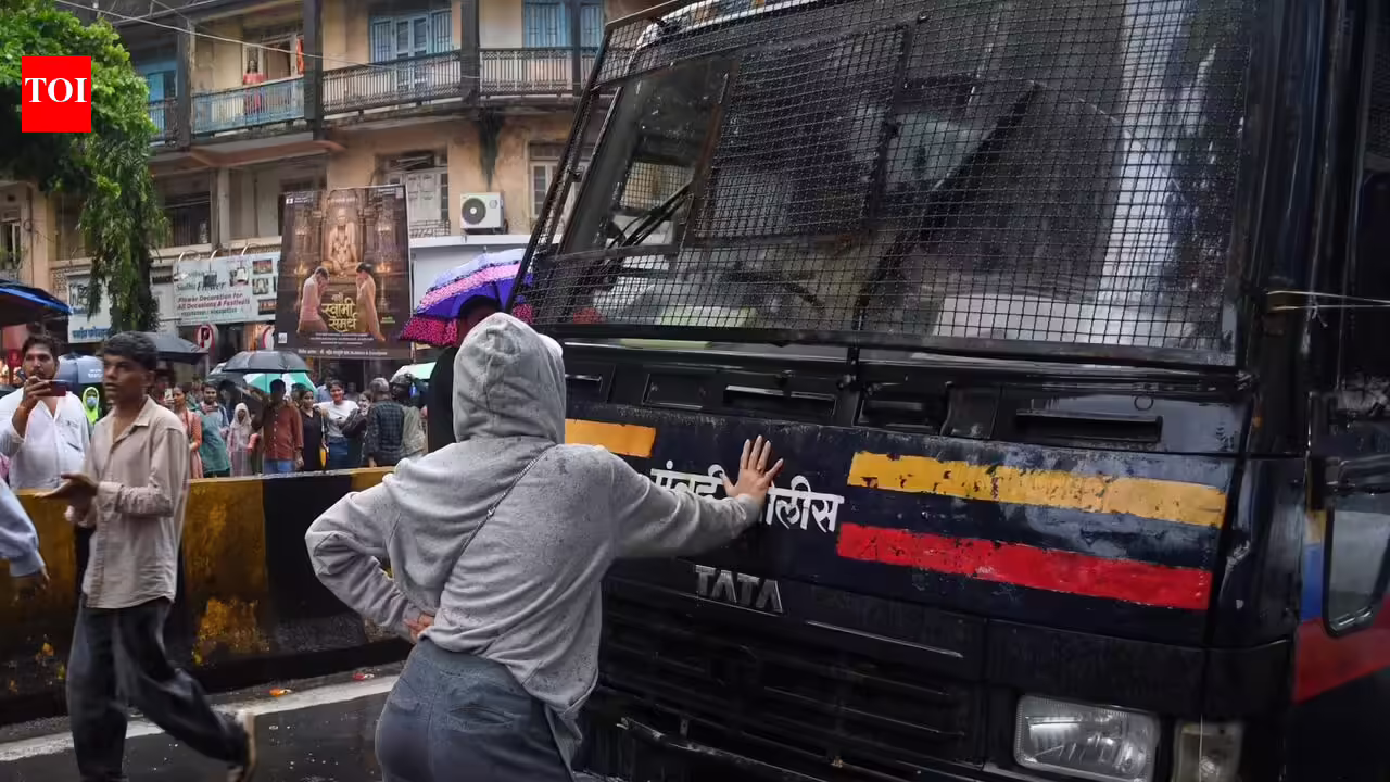 Woman in viral pic files police complaint over death deaths | Mumbai News