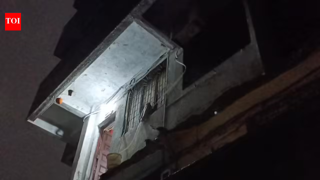 13-year-old girl killed in Mumbra balcony slab collapse | Mumbai News
