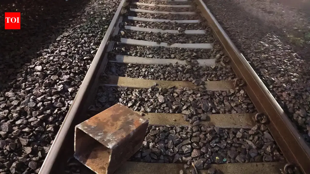 Iron box on railway track halts local train between Ulhasnagar and Ambernath; alert motorman averts mishap | Mumbai News