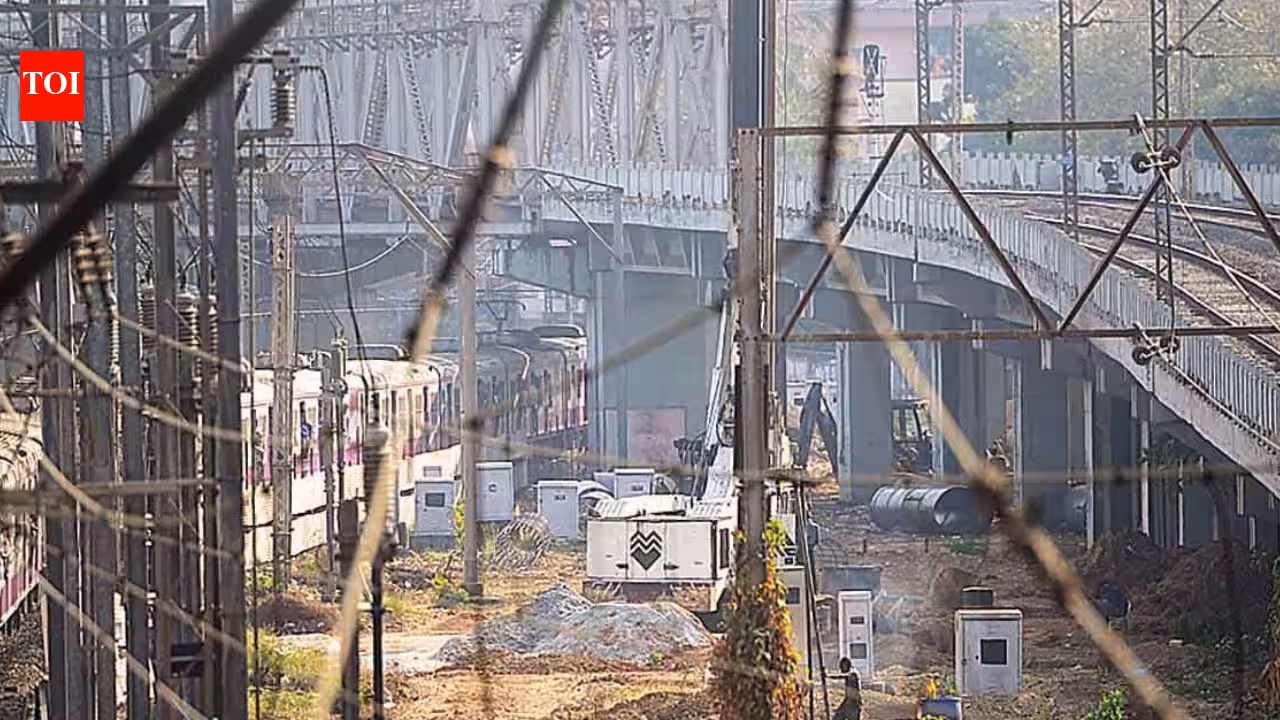 Western Railway plans 45-day rebuild of Bandra-Khar Road flyover for sixth line project | Mumbai News