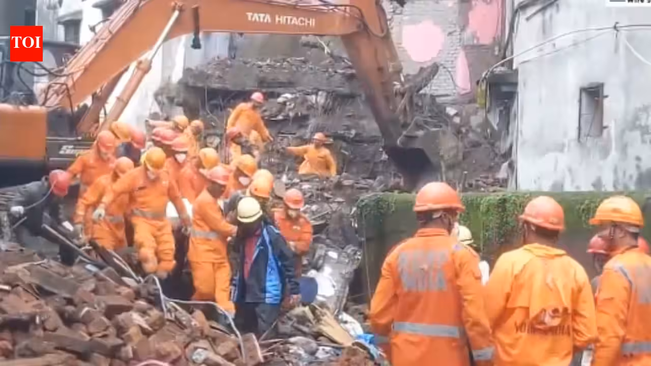 Bhiwandi crash: Buiding owner, repairs contractor booked; state orders probe | Mumbai News