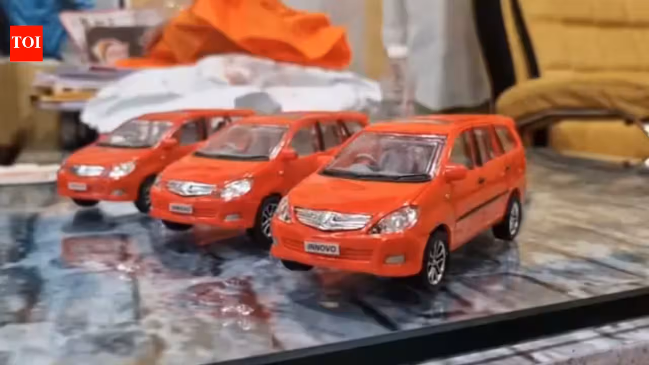 MNS sends toy Toyota Innovas to BMC commissioner over vehicle upgrade row | Mumbai News