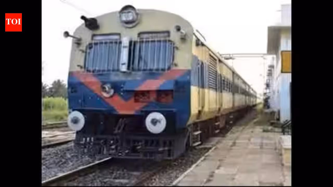 Level Crossing Gate Left Open for Long Disrupts Central Railway Services Beyond Thane | Mumbai News