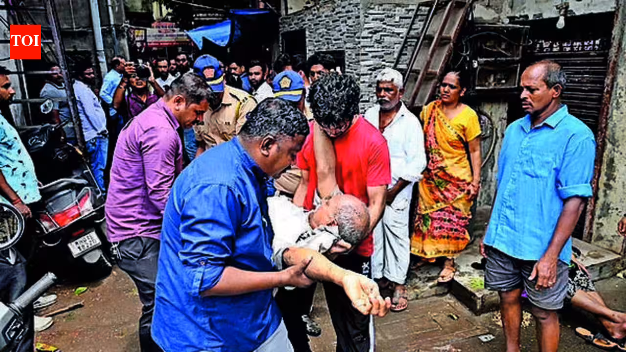 Hutments in Dharavi razed, rehab project office stormed | Mumbai News