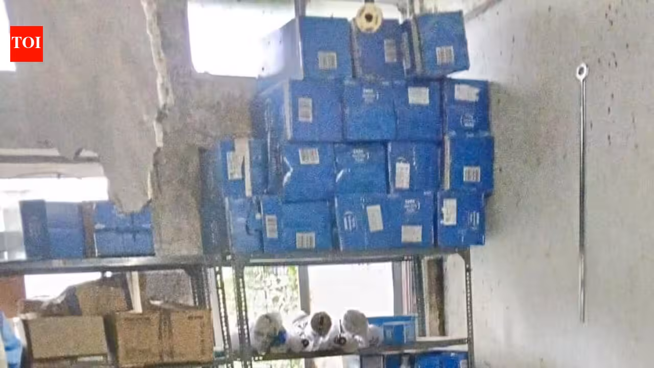 Three injured as plaster falls from ceiling at BEST’s Majas depot | Mumbai News