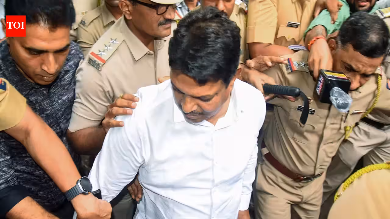 Dombivli doctor assault case: Bombay HC grants bail to Sena corporator, 3 others with Goa stay condition | Mumbai News