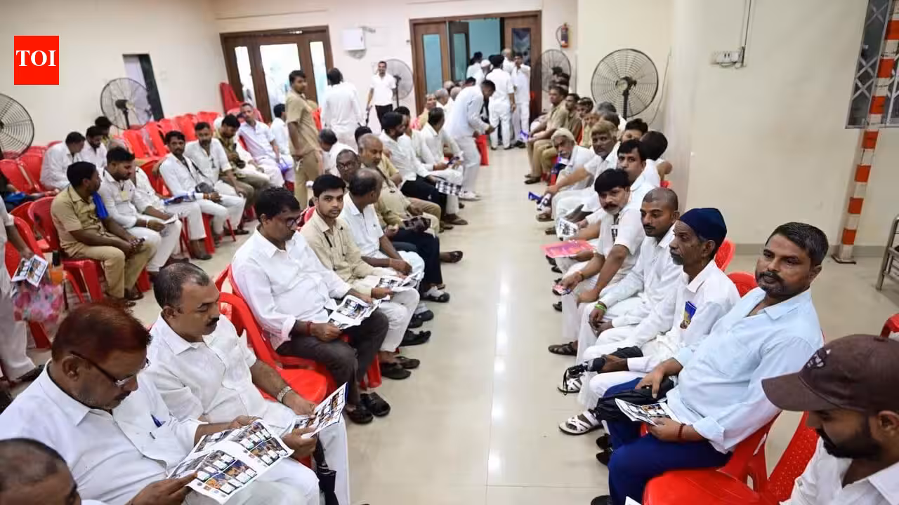 Over 1 lakh auto, taxi drivers across Maharashtra learn functional Marathi in 3 months | Mumbai News
